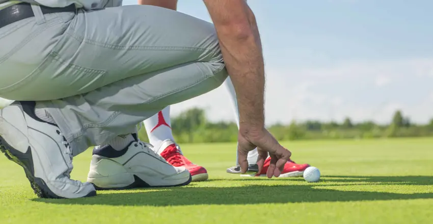 Thorpeness Golf Club, stock image setting up a tee