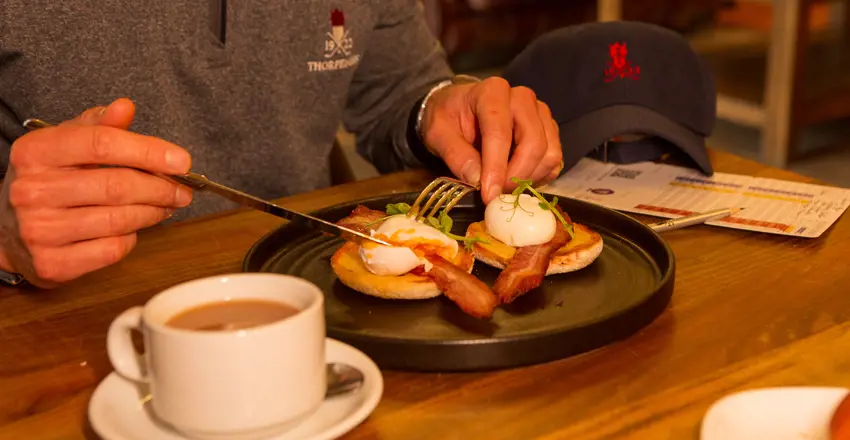 Breakfast in Braid's Bar